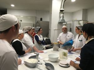 Momento del Primer curso de pastelería de Revista La Tahona