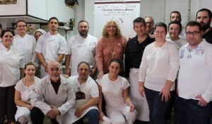 Curso de pastelería de Navidad en Motril - el Grupo y la alcaldesa